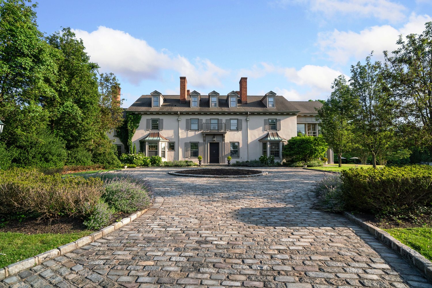 15 Emmet Drive, Head Of Harbor, NY 11790 LuxQue Media