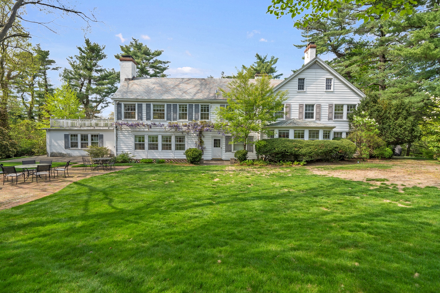 355 Wheatley Rd Old Westbury, NY 11568 - LuxQue Media